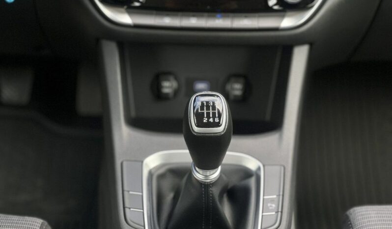 HYUNDAI I30  | FWD (przód) | Manualna | 120 KM | Srebrny full