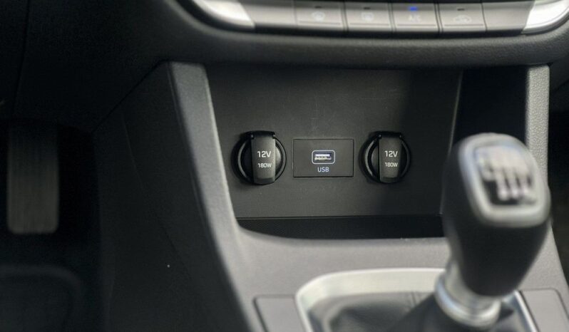 HYUNDAI I30  | FWD (przód) | Manualna | 120 KM | Srebrny full