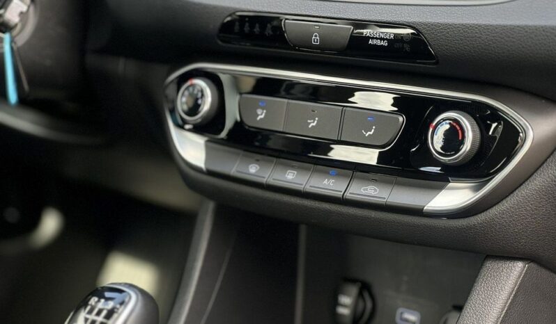 HYUNDAI I30  | FWD (przód) | Manualna | 120 KM | Srebrny full