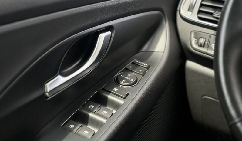 HYUNDAI I30  | FWD (przód) | Manualna | 120 KM | Srebrny full