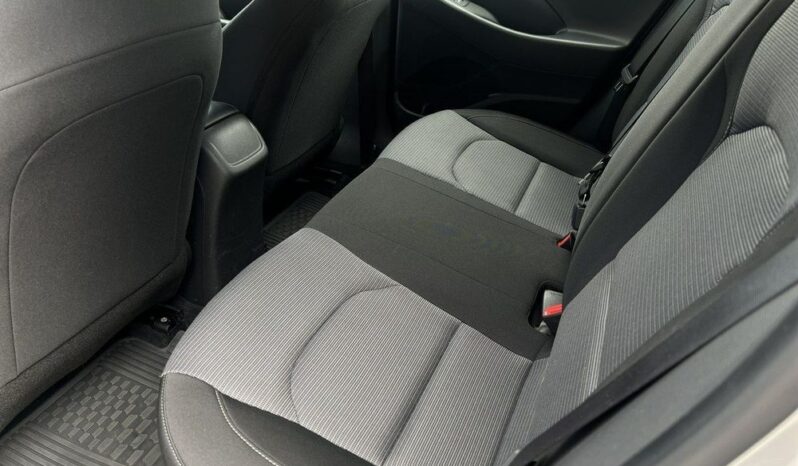 HYUNDAI I30  | FWD (przód) | Manualna | 120 KM | Srebrny full