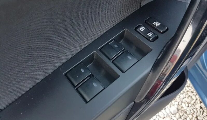 TOYOTA Auris  | FWD (przód) | Manualna | 116 KM | Niebieski full