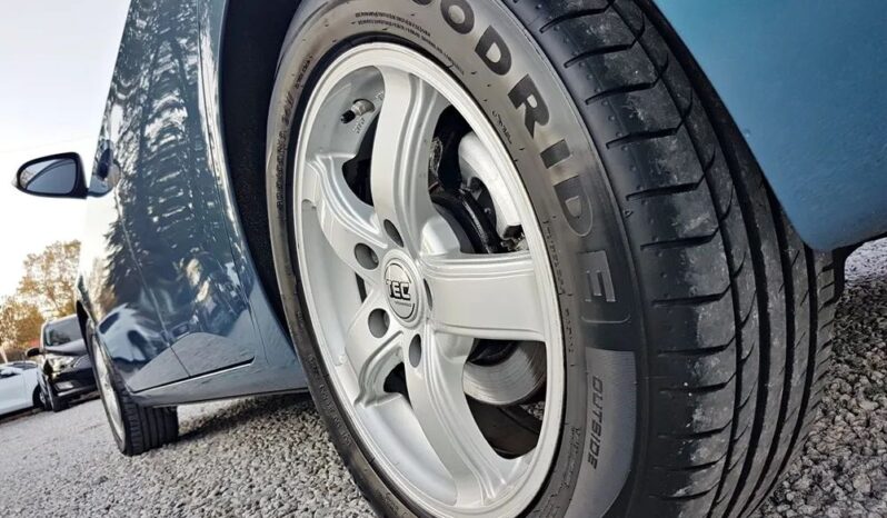 TOYOTA Auris  | FWD (przód) | Manualna | 116 KM | Niebieski full