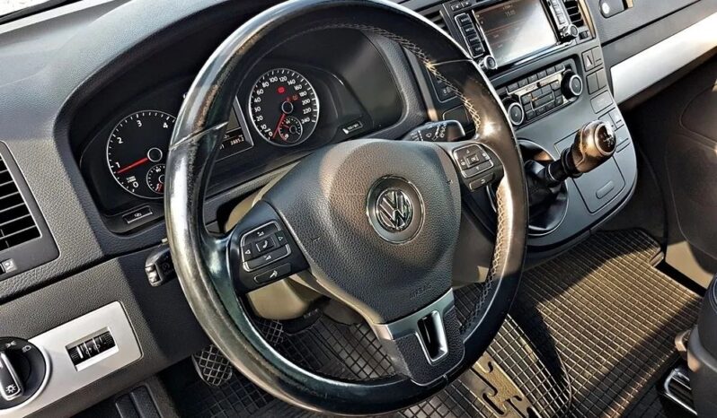 VOLKSWAGEN Multivan  | FWD (przód) | Manualna | 180 KM | Czarny full