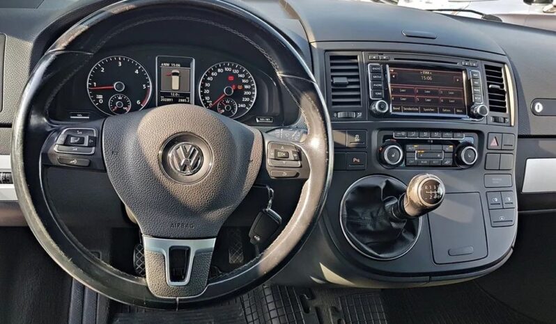 VOLKSWAGEN Multivan  | FWD (przód) | Manualna | 180 KM | Czarny full