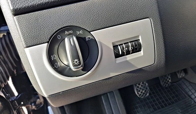 VOLKSWAGEN Multivan  | FWD (przód) | Manualna | 180 KM | Czarny full