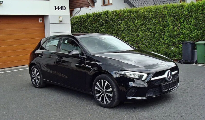 MERCEDES-BENZ   Klasa A    163 KM    Automatyczna    FWD (przód)    Czarny full