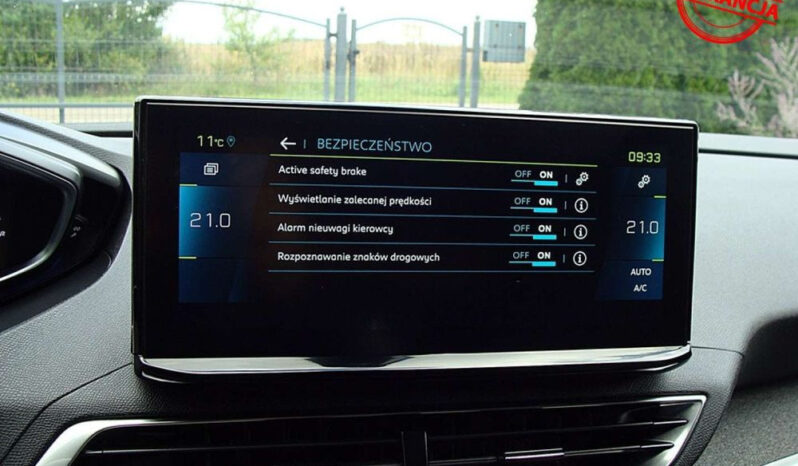 PEUGEOT   3008     225 KM    Automatyczna    FWD (przód)    Szary full