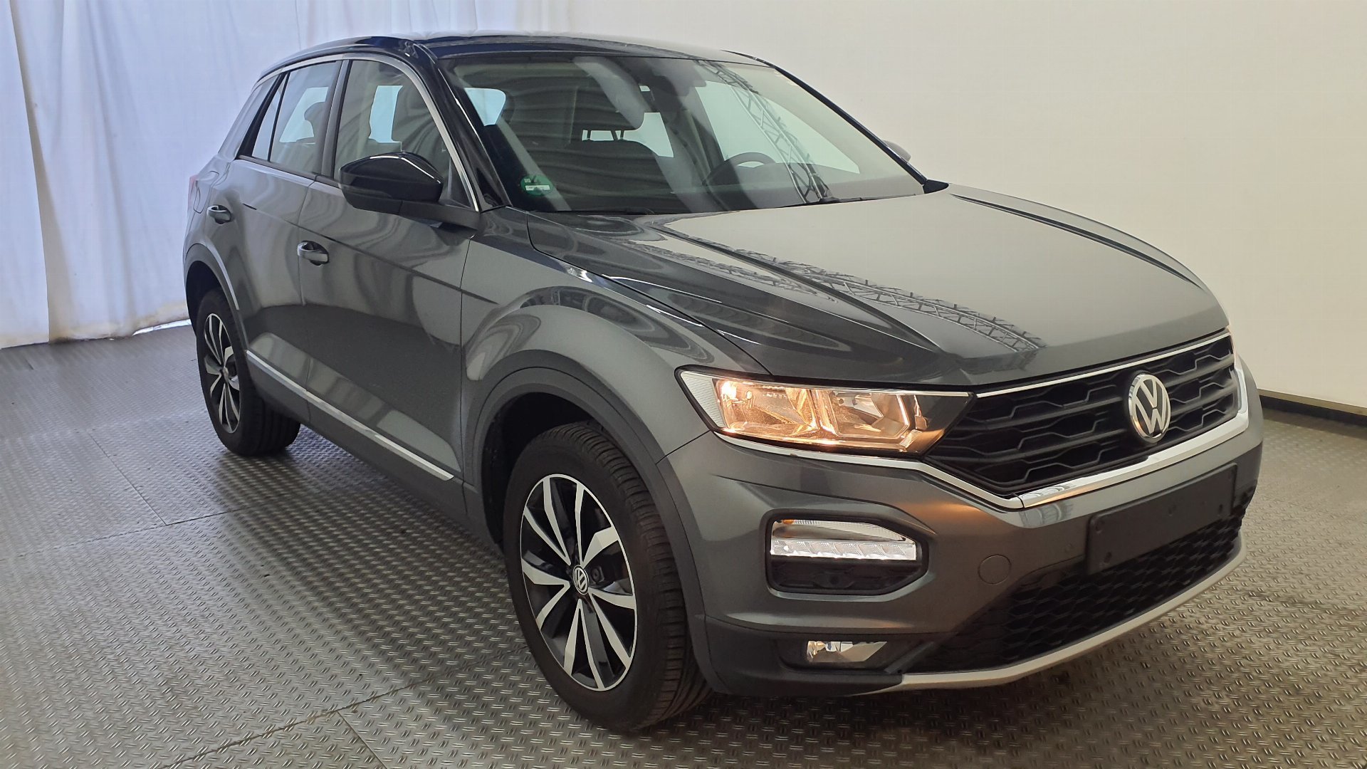 Volkswagen T-Roc  | 2019 | 116 Km | 999Cm3 | Szary