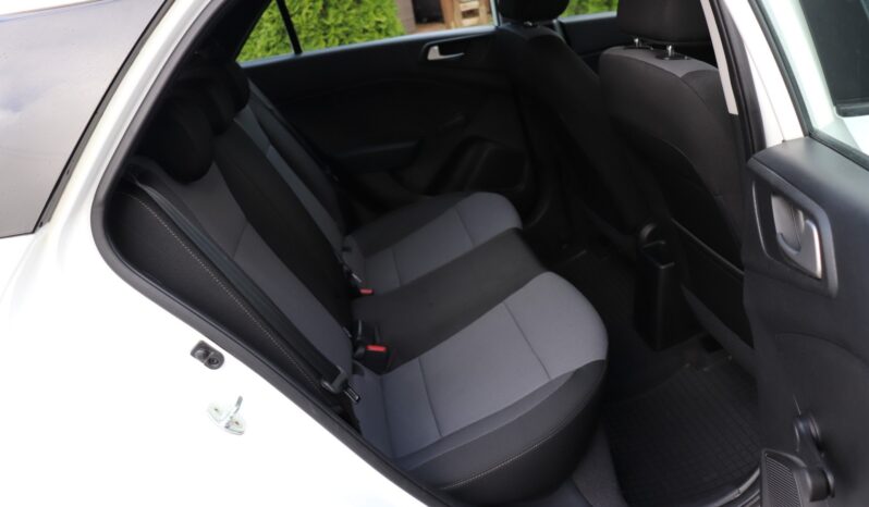 HYUNDAI i20  | 2020 | 84 KM | 1248cm3 | Biały full