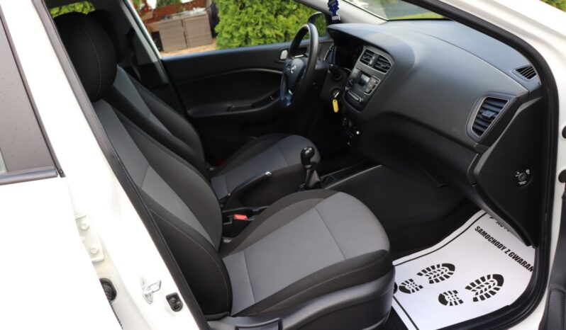 HYUNDAI i20  | 2020 | 84 KM | 1248cm3 | Biały full