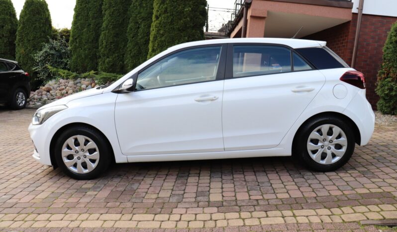 HYUNDAI i20  | 2020 | 84 KM | 1248cm3 | Biały full