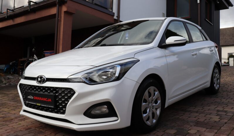 HYUNDAI i20  | 2020 | 84 KM | 1248cm3 | Biały full