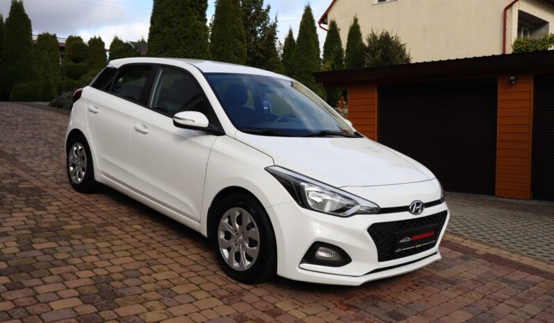 HYUNDAI i20  | 2020 | 84 KM | 1248cm3 | Biały full
