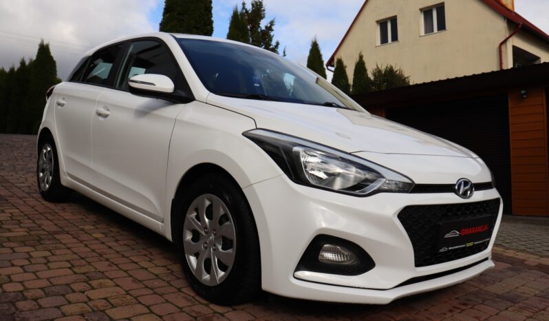 HYUNDAI i20  | 2020 | 84 KM | 1248cm3 | Biały full