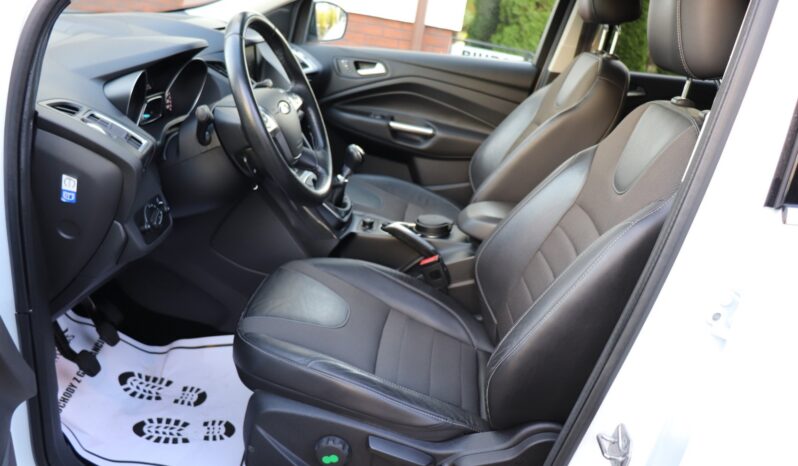 FORD Kuga  | 2016 | 150 KM | 1997cm3 | Biały full
