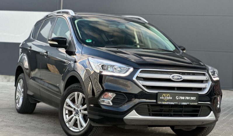 FORD Kuga  | 4×4 (doł. automatycznie) | Manualna | 150 KM | Czarny