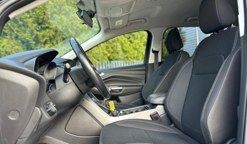 FORD Kuga  | 4×4 (doł. automatycznie) | Manualna | 150 KM | Czarny full