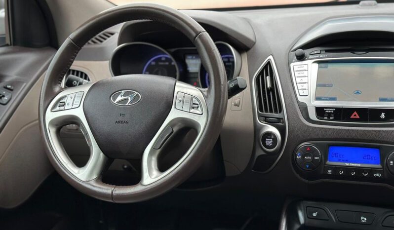 HYUNDAI ix35  | 4×4 (doł. automatycznie) | Automatyczna | 184 KM | Brązowy full