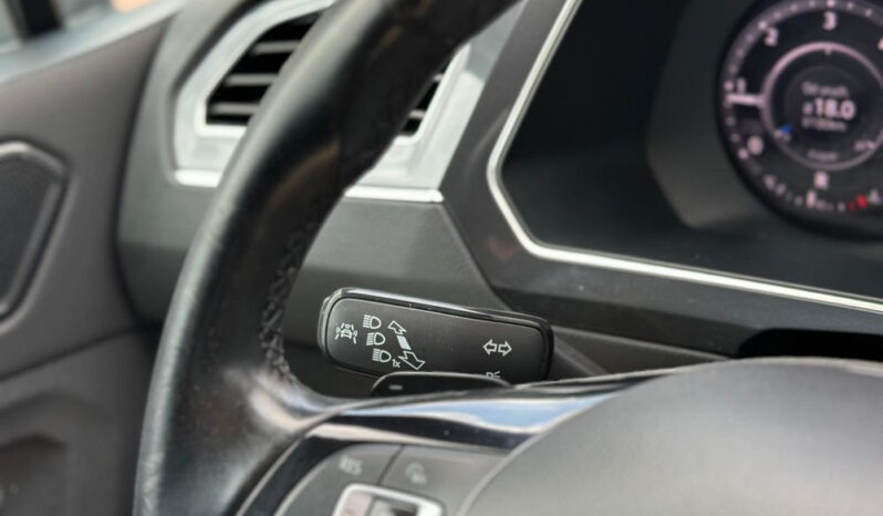 VOLKSWAGEN Tiguan  | 4×4 (stały) | Automatyczna | 150 KM | Czarny full