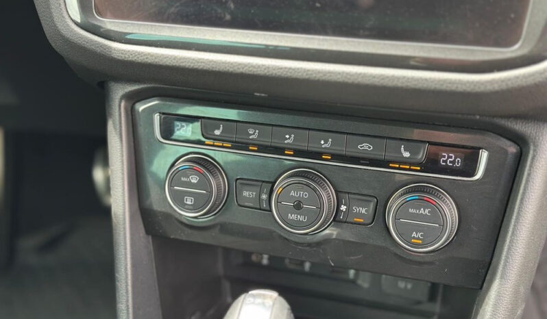 VOLKSWAGEN Tiguan  | 4×4 (stały) | Automatyczna | 150 KM | Czarny full