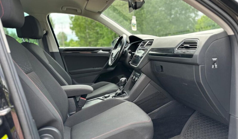 VOLKSWAGEN Tiguan  | 4×4 (stały) | Automatyczna | 150 KM | Czarny full
