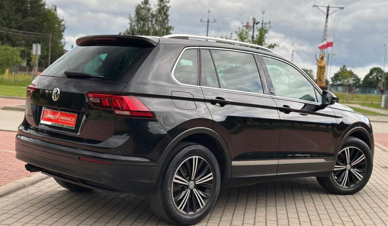 VOLKSWAGEN Tiguan  | 4×4 (stały) | Automatyczna | 150 KM | Czarny full