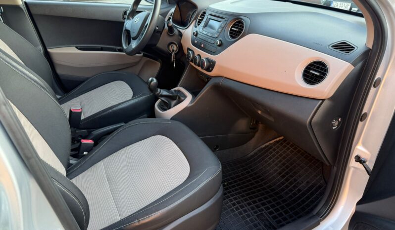 HYUNDAI i10  | FWD (przód) | Manualna | 87 KM | Srebrny full