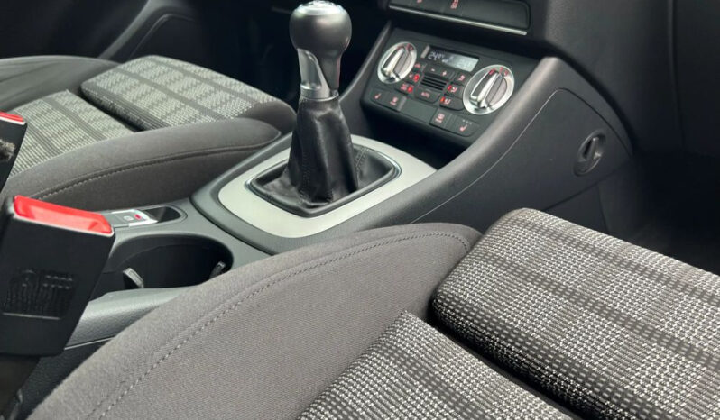 AUDI Q3  | FWD (przód) | Manualna | 140 KM | Czarny full
