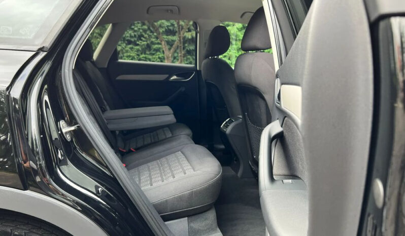 AUDI Q3  | FWD (przód) | Manualna | 140 KM | Czarny full