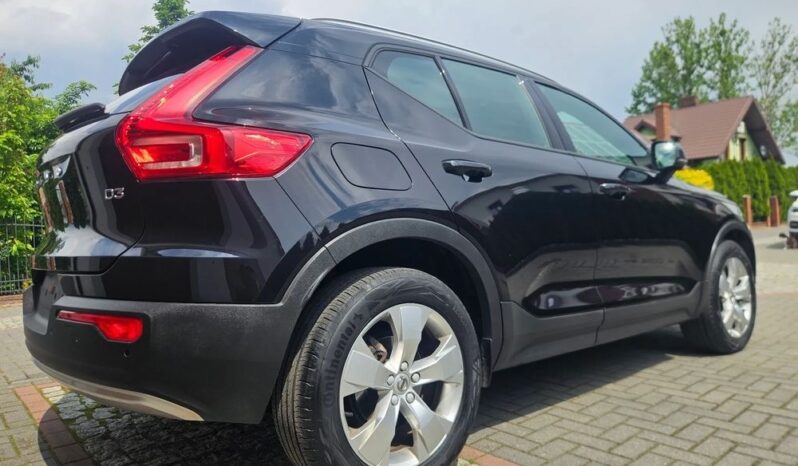 VOLVO XC 40 | FWD (przód) | Automatyczna | 149 KM | Czarny full