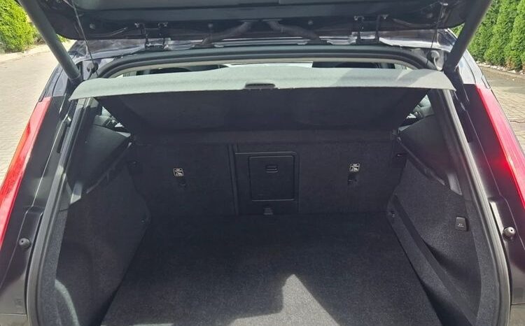 VOLVO XC 40 | FWD (przód) | Automatyczna | 149 KM | Czarny full