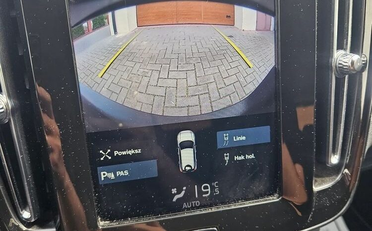 VOLVO XC 40 | FWD (przód) | Automatyczna | 149 KM | Czarny full