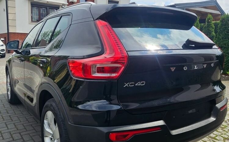VOLVO XC 40 | FWD (przód) | Automatyczna | 149 KM | Czarny full