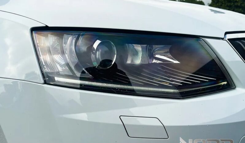 SKODA Octavia  | 4×4 (stały) | Automatyczna | 180 KM | Biały full