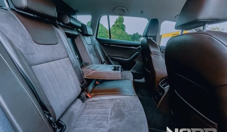 SKODA Octavia  | 4×4 (stały) | Automatyczna | 180 KM | Biały full