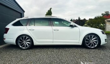 SKODA Octavia  | 4×4 (stały) | Automatyczna | 180 KM | Biały full