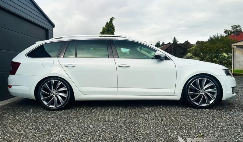 SKODA Octavia  | 4×4 (stały) | Automatyczna | 180 KM | Biały full