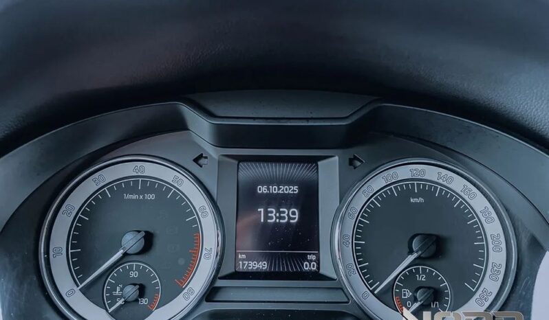 SKODA Octavia  | 4×4 (stały) | Automatyczna | 180 KM | Biały full