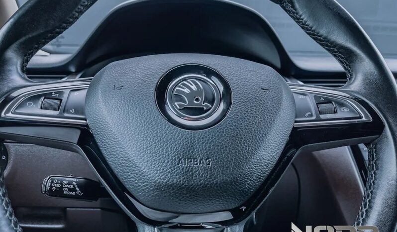 SKODA Octavia  | 4×4 (stały) | Automatyczna | 180 KM | Biały full