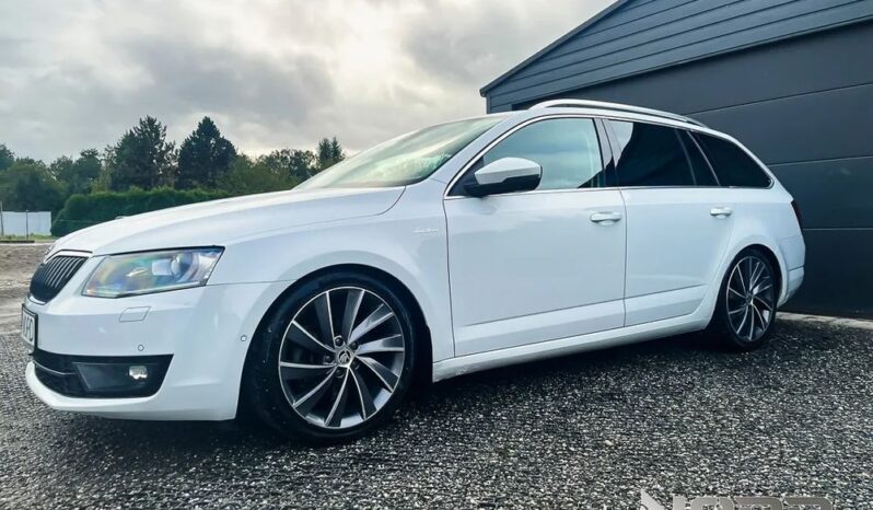 SKODA Octavia  | 4×4 (stały) | Automatyczna | 180 KM | Biały full