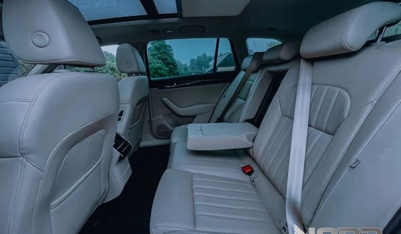 SKODA Superb  | 4×4 (stały) | Automatyczna | 280 KM | Czarny full