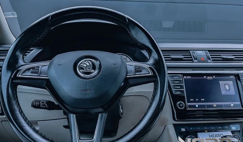SKODA Superb  | 4×4 (stały) | Automatyczna | 280 KM | Czarny full