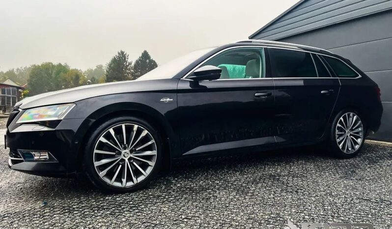 SKODA Superb  | 4×4 (stały) | Automatyczna | 280 KM | Czarny full