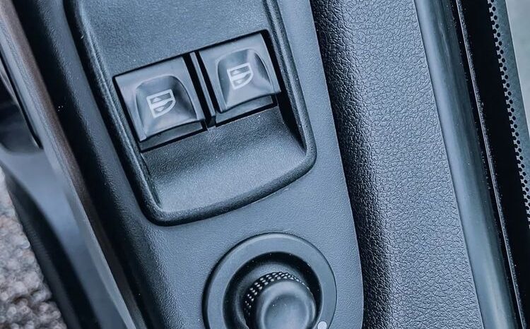 RENAULT TRAFIC L1H1 | FWD (przód) | Manualna | 114 KM | Biały full