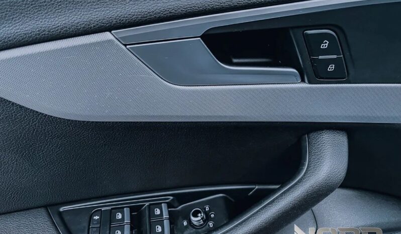 AUDI A4  | FWD (przód) | Manualna | 150 KM | Srebrny full