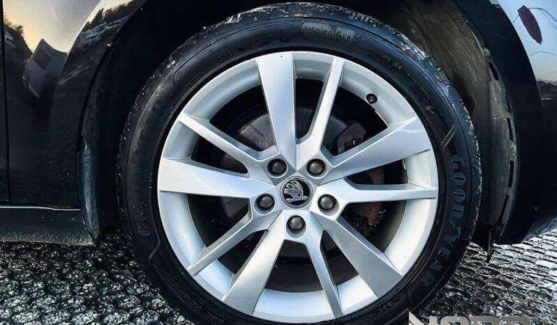 SKODA Octavia  | 4×4 (stały) | Automatyczna | 150 KM | Czarny full