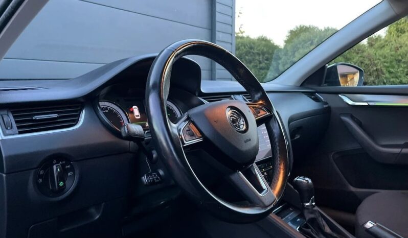 SKODA Octavia  | 4×4 (stały) | Automatyczna | 150 KM | Czarny full