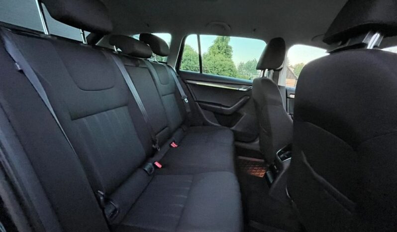 SKODA Octavia  | 4×4 (stały) | Automatyczna | 150 KM | Czarny full