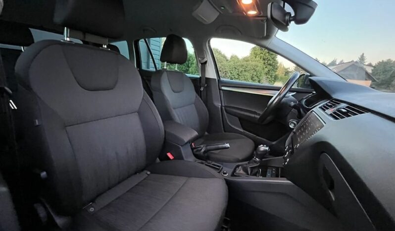 SKODA Octavia  | 4×4 (stały) | Automatyczna | 150 KM | Czarny full